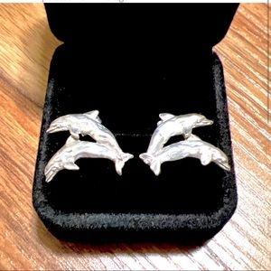 3/$30 🌸 Sterling silver artisan crafted
dolphin earrings
